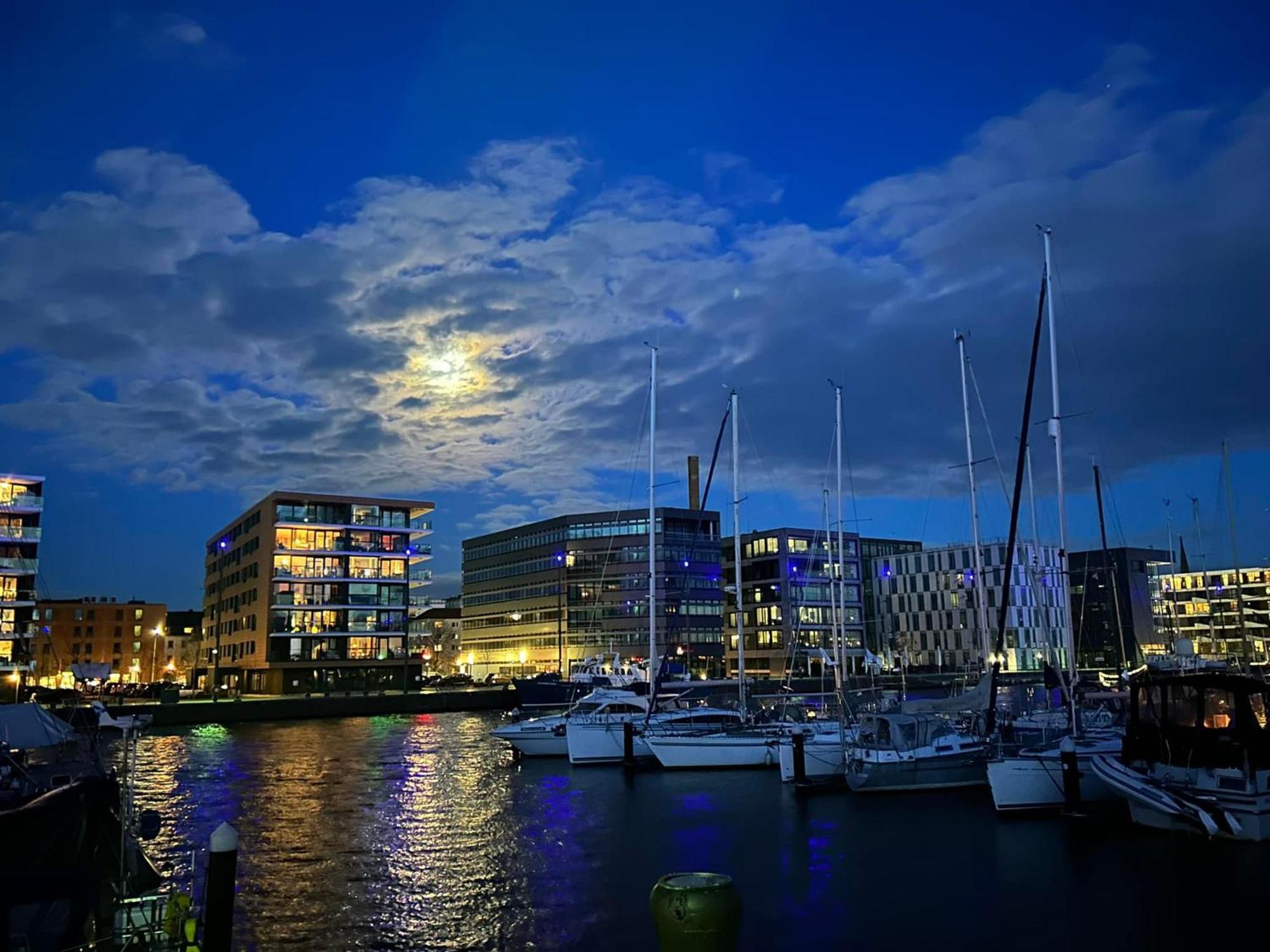 Gemuetl Wohnung Mit Blick Auf Den Hafen Bremerhaven Exterior foto